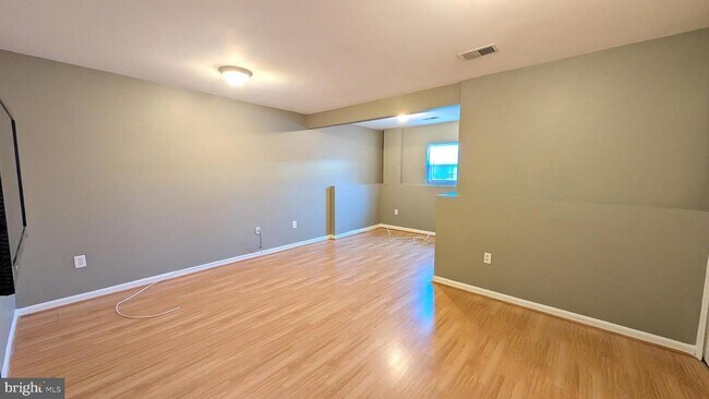 Building Photo - 424 Lilac Terrace NE