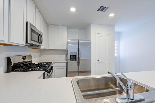 Building Photo - 640 Magnolia Creek Dr