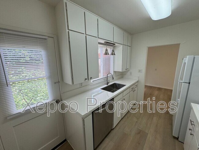 Building Photo - 432 Avenida Ortega