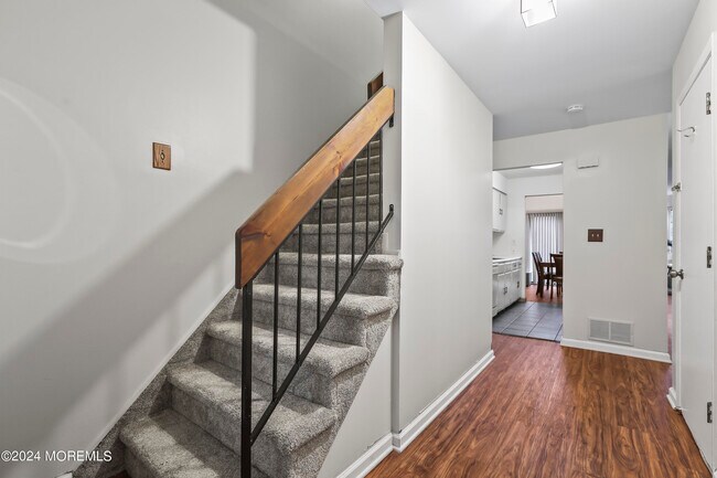 Building Photo - 110 Bowne Ct