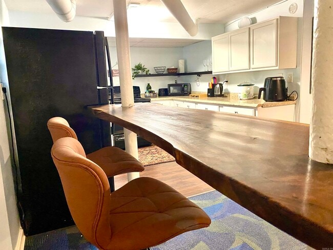 Building Photo - 1305 Stratford Ave