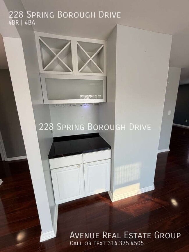 Building Photo - 228 Spring Borough Dr