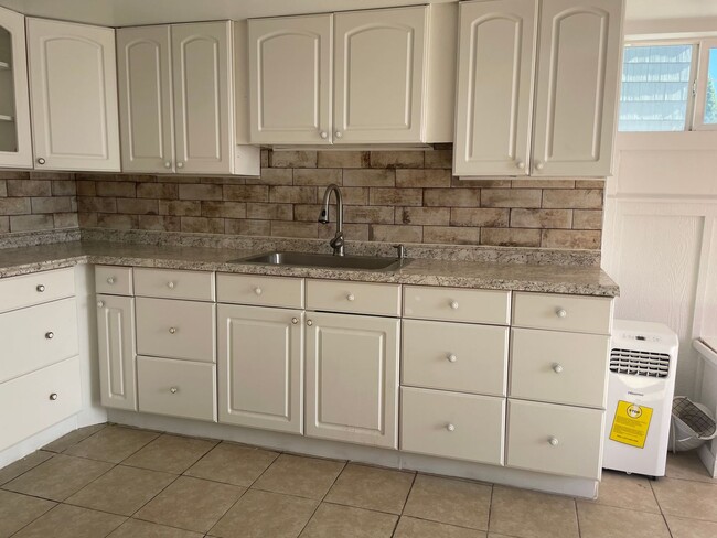 Building Photo - Remodeled Basement Apartment, 3 Bedrooms!