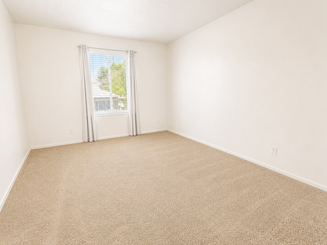 Building Photo - 38500 Paseo Padre Pkwy