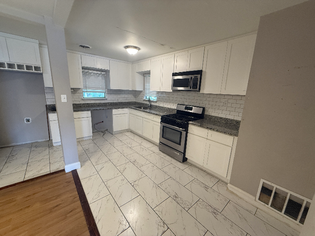 Building Photo - 801 Pecan St