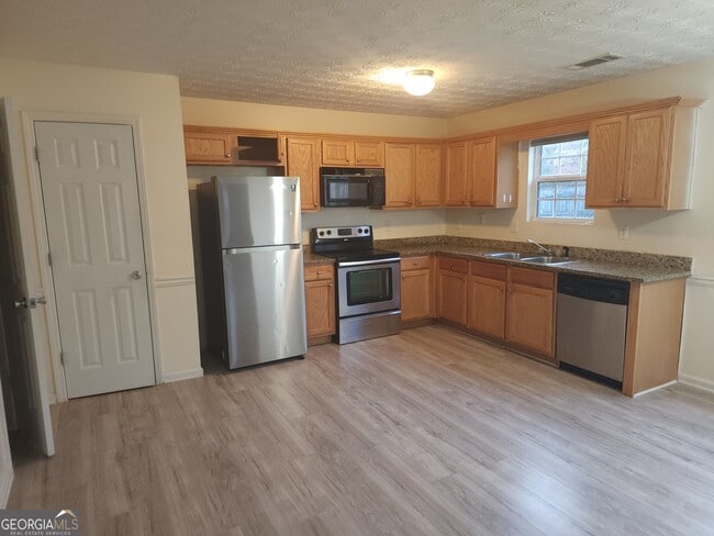 Building Photo - 250 Grand Magnolia St