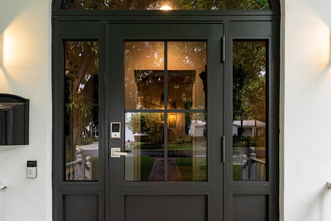 Building Photo - 302 NW 16th St