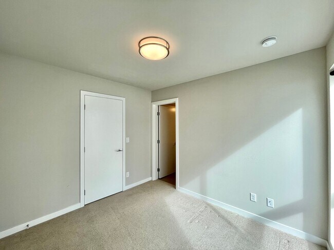 Building Photo - Great Townhome for rent