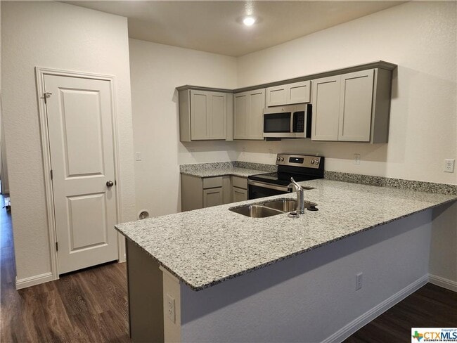 Building Photo - 5911 Betty Lou Dr