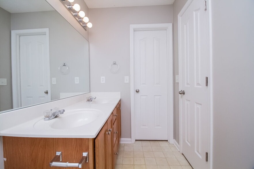 Building Photo - 3221 Lexmark Cir