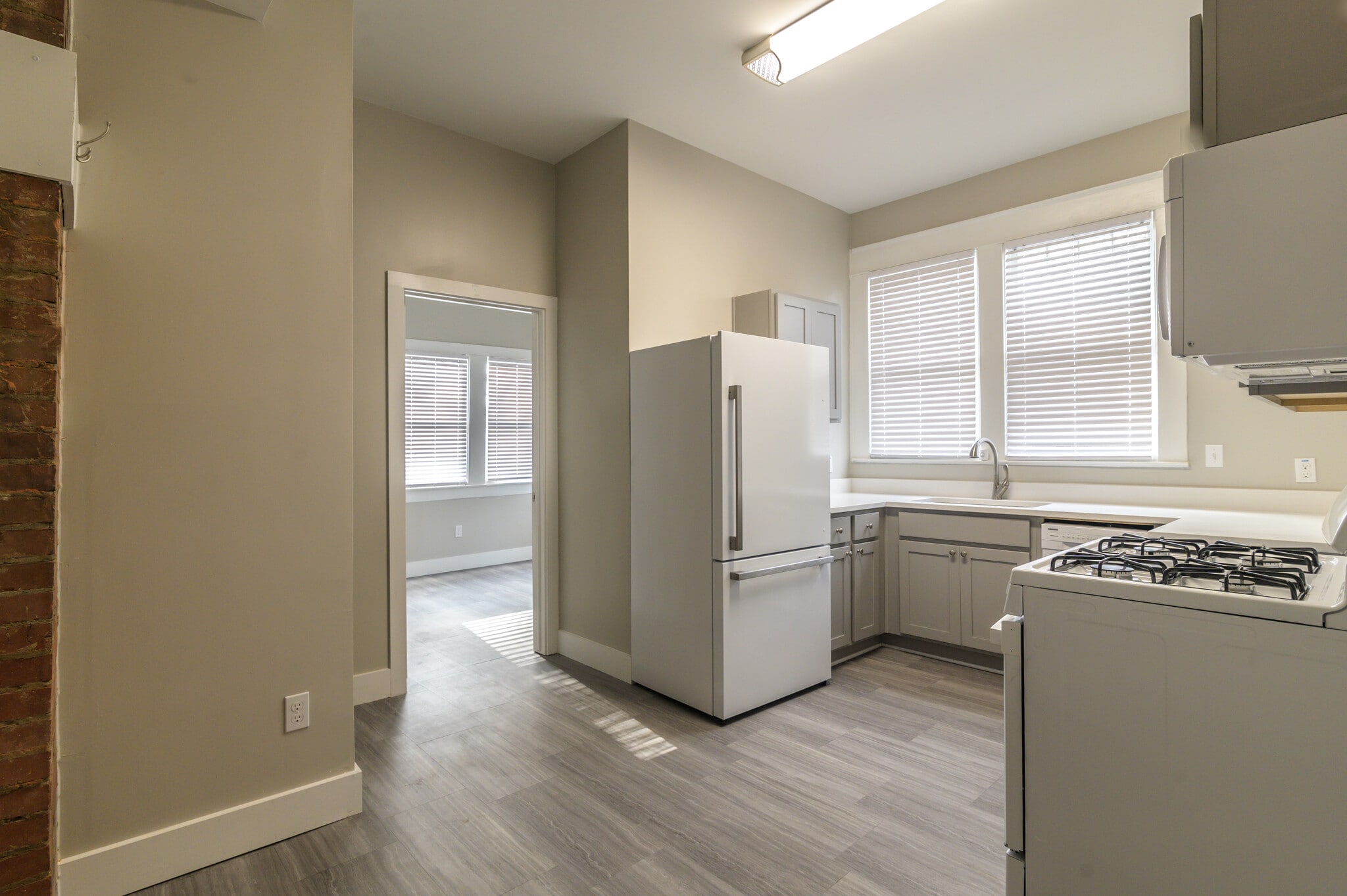 Building Photo - 4602 E Side Ave