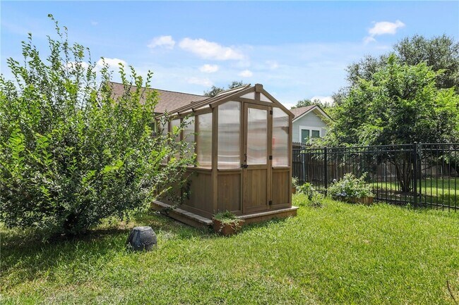 Building Photo - 101 N Haswell Dr