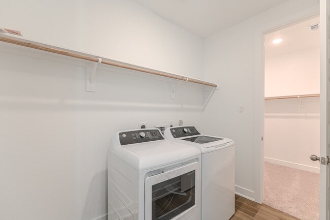 Building Photo - 215 Warbler Song Dr