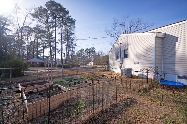 Building Photo - 314 Woodhaven Dr