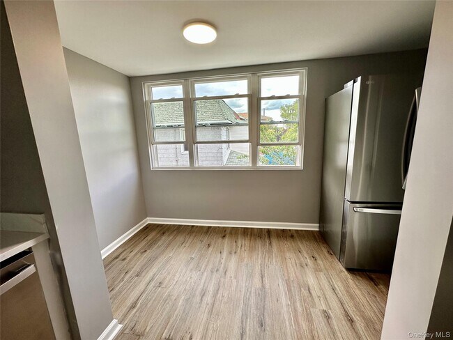 Building Photo - 213-49 39th Ave