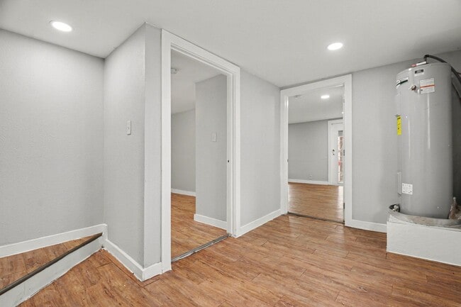 Building Photo - Affordable spacious 3bed/1bath unit!