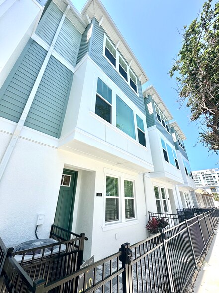 Building Photo - 3109 4th Ter N