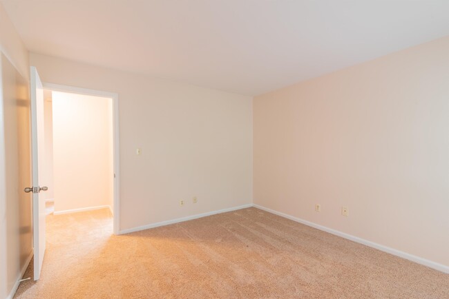 Building Photo - 4631 Old Lantern Way