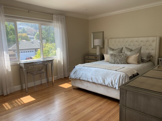 Building Photo - 1417 Sunnyslope Ave