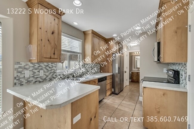 Building Photo - 13222 S Woods Park Dr