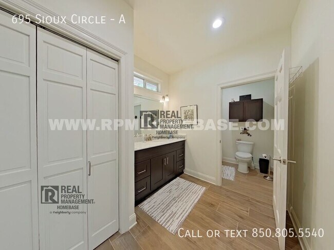 Building Photo - 695 Sioux Cir