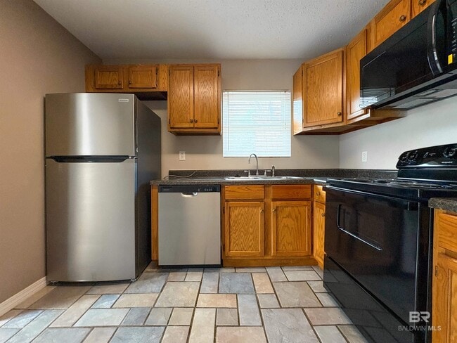 Building Photo - 5652 Dee St