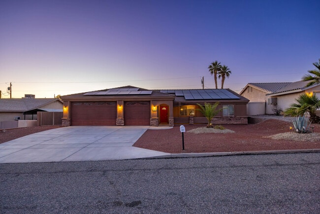 Building Photo - 3161 Newport Dr