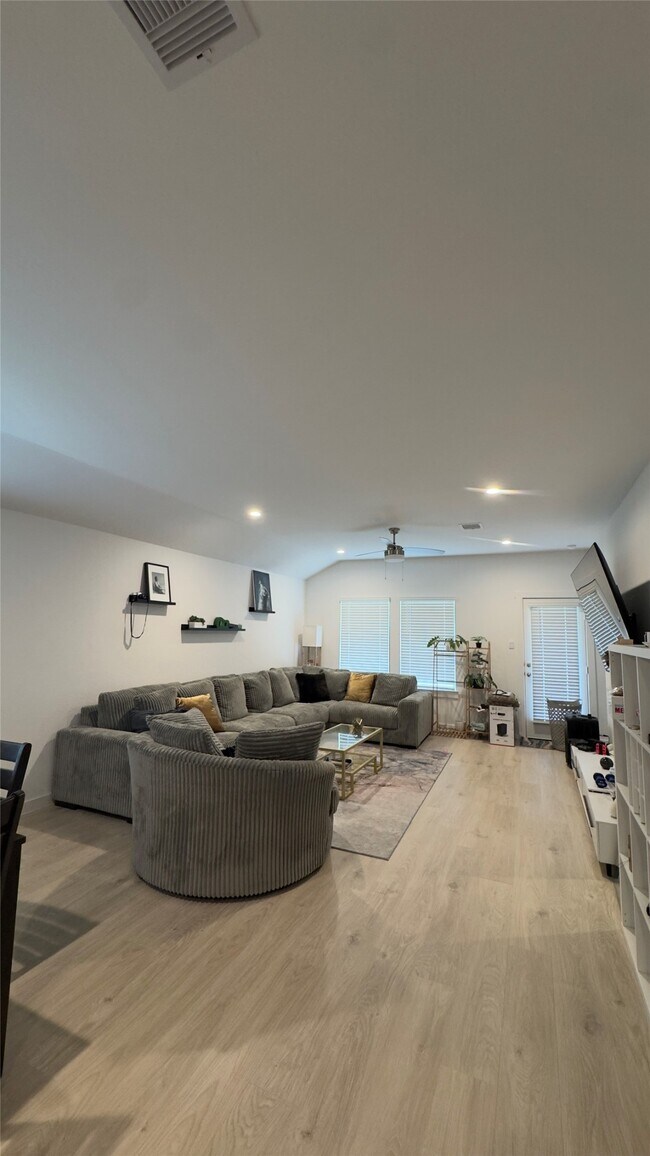 Building Photo - 7834 Calabria Dr