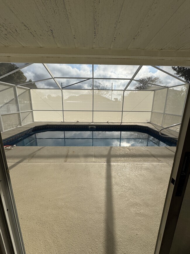 Building Photo - 5100 Mentmore Ave