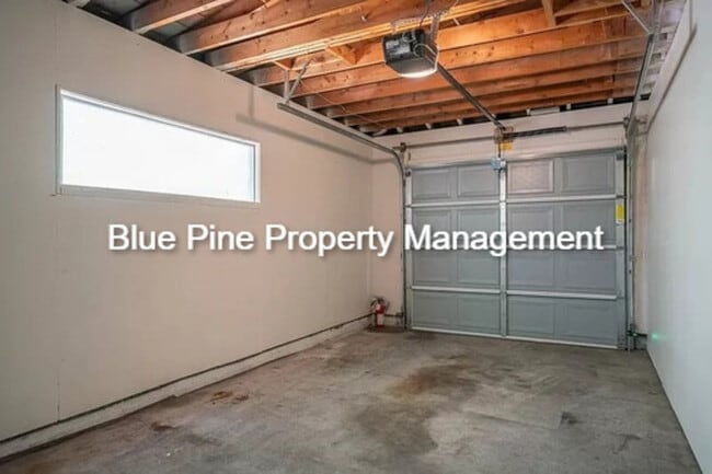 Building Photo - 1170 Saint Clair Rd