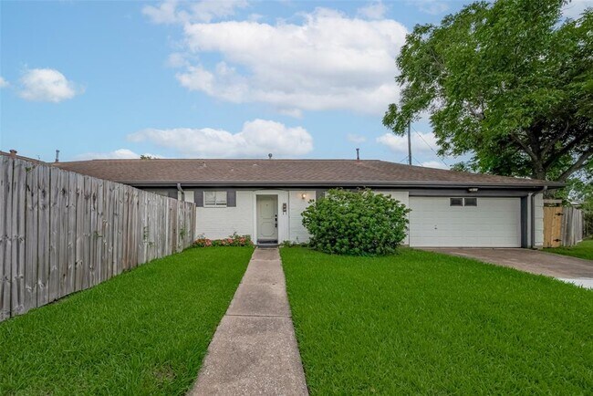 Primary Photo - 605 Sorrento Dr