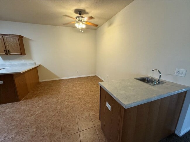 Building Photo - 663 Appleridge Dr