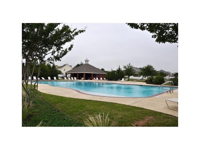 Building Photo - 11048 Kinston St