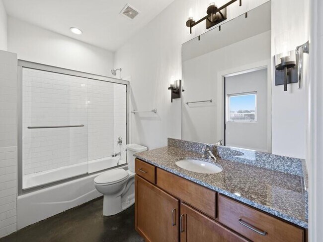 Building Photo - 620 Glen Iris Dr NE