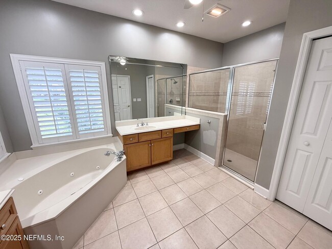 Building Photo - 7860 Turnstone Cir E