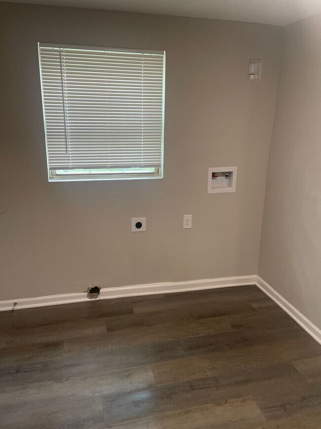 Building Photo - 4511 Lansing Dr