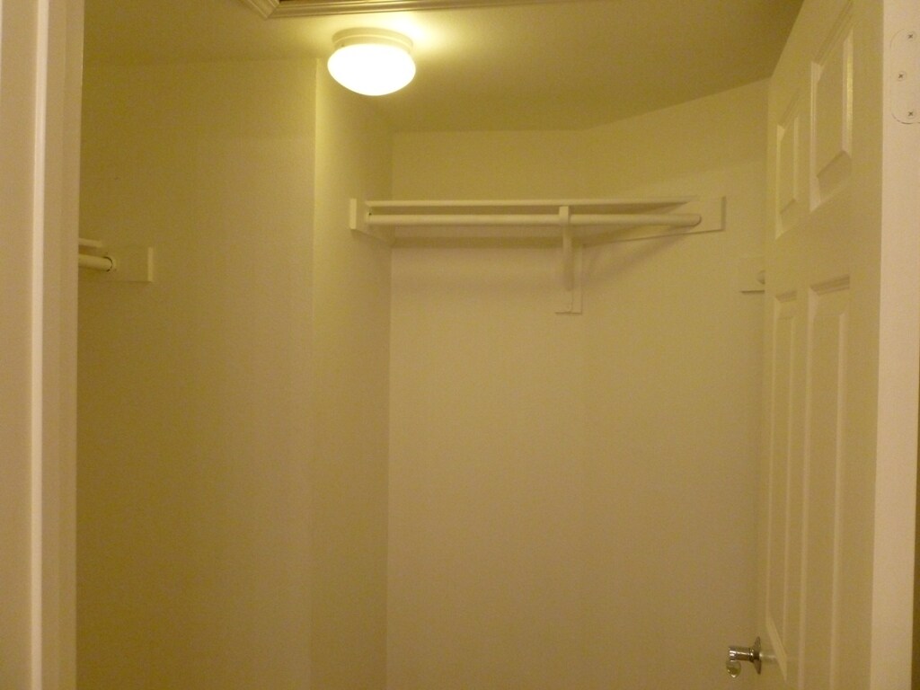 Building Photo - 23 E Agate Ave