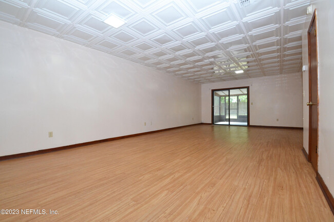 Building Photo - 4328 Melissa Ct W