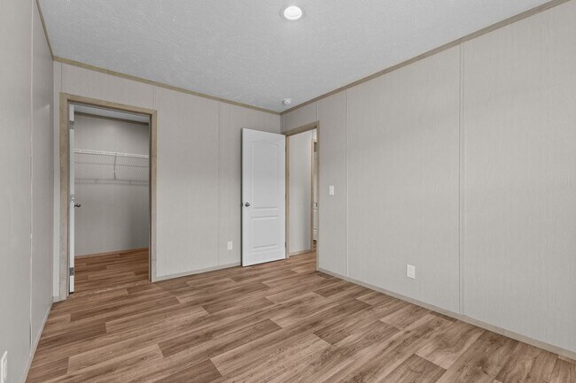 Building Photo - New build home on a spacious lot!
