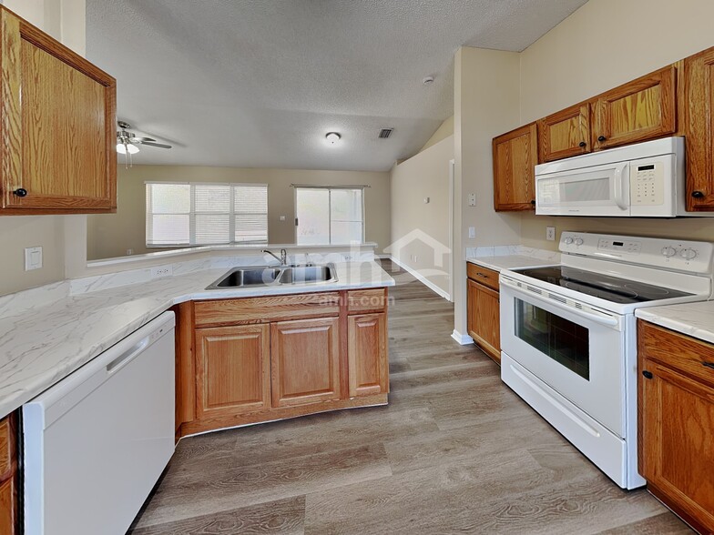 Building Photo - 6200 Erik Ct