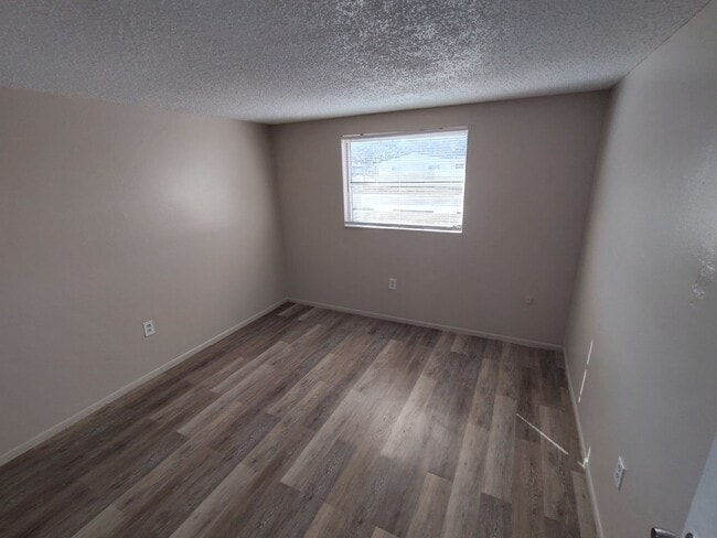 Building Photo - Enjoy the convenience and comfort of this 2/1 apartment in New Port Richey.