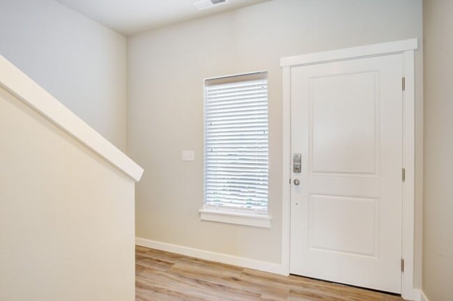 Building Photo - Modern 4BD 2.5BA in LSSD