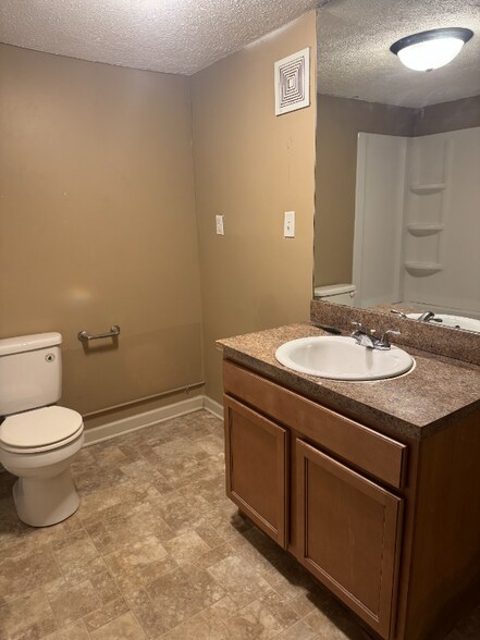 Building Photo - 3113 S 60th St