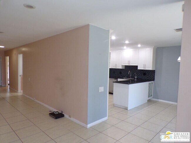 Building Photo - 2559 Whitewater Club Dr