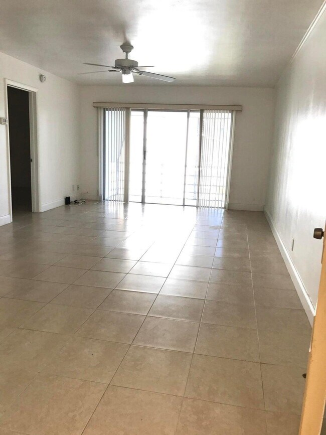 Building Photo - 3040 NE 16th Ave