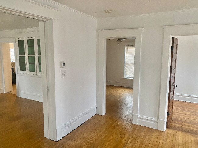 Building Photo - 947 Logan St SE