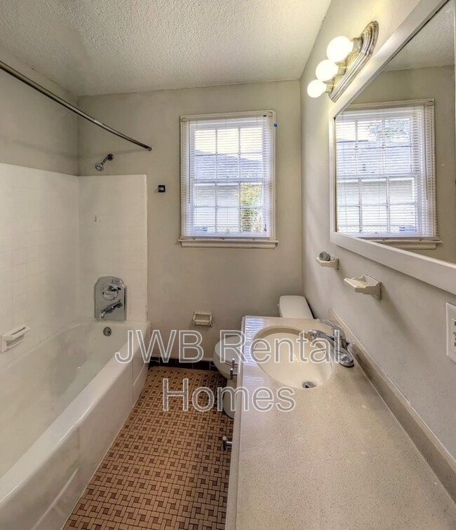 Building Photo - 3535 Rosselle St