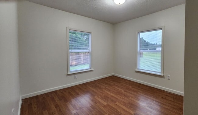 Building Photo - 1007 10th St