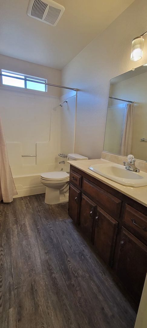 Building Photo - Newly Updated 3 Bdrm 2 Bath House Near Schools and Shopping, Corner of Shasta Pines and Mistletoe