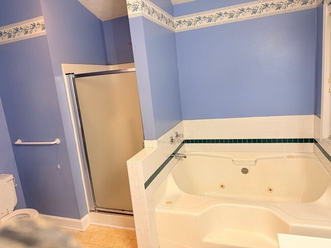 Building Photo - 1360 Avalon Dr